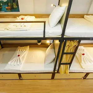 Away Hostal